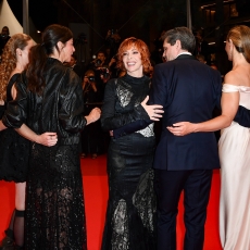 Freya Mavor, Anna Mouglalis, Mylène Farmer, Yann Gozlan et Cécile de France - Festival de Cannes - Tapis rouge et montée des marches pour le film "Dalloway" - 15 mai 2025