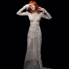 Mylène Farmer - Photographe : Jean-Baptiste Mondino - Photo pour affiche "Egrégore, l'avant-première" salles IMAX dévoilée le 1er septembre 2026