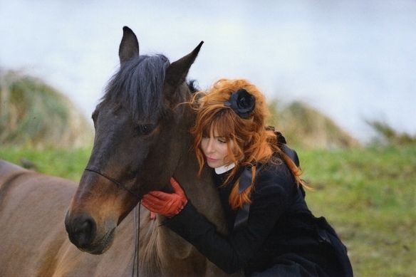 mylene-farmer-clip-je-te-dis-tout-nathalie-delepine-104.jpg