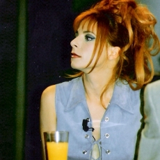 mylene-farmer-tv-20-heures-paris-premiere-30-mai-1996-119