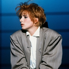 mylene-farmer-1987-tv-c-est-encore-mieux-l-apres-midi-antenne-2-09-avril-1987-121