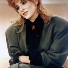 mylene-farmer-c-est-encore-mieux-l-apres-midi-antenne-2-19-fevrier-1987-006r