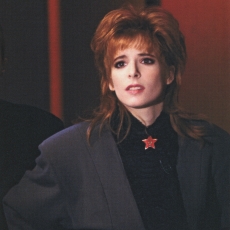 mylene-farmer-c-est-encore-mieux-l-apres-midi-antenne-2-19-fevrier-1987-009