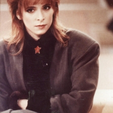 mylene-farmer-c-est-encore-mieux-l-apres-midi-antenne-2-19-fevrier-1987-014