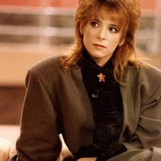 mylene-farmer-c-est-encore-mieux-l-apres-midi-antenne-2-19-fevrier-1987-017