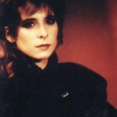 mylene-farmer-c-est-encore-mieux-l-apres-midi-antenne-2-19-fevrier-1987-019