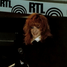 mylene-farmer-casino-parade-rtl-02-janvier-1989-101