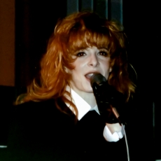 mylene-farmer-casino-parade-rtl-02-janvier-1989-105