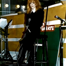 mylene-farmer-casino-parade-rtl-02-janvier-1989-113