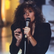 mylene-farmer_passage-tv_champs-elysees_antenne-2_22-09-1984_001