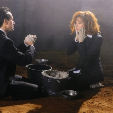 Olivier de Sagazan et Mylène Farmer - Tournage du clip À l'ombre - Novembre 2012 - Photographe : Nathalie Delépine