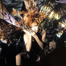 Mylène Farmer - Clip Comme j'ai mal - Août 1996 - Photographe : Jeff Dahlgren