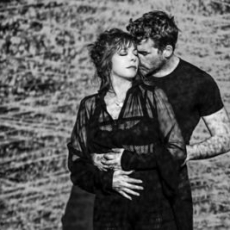 Mylène Farmer et Stanley Weber - Tournage du clip Des larmes - Photographe : Claude Gassian