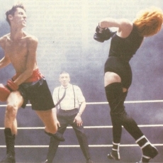 Mylène Farmer - Tournage du clip Je t'aime mélancolie - Photographe : Claude Gassian