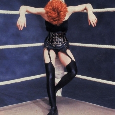 Mylène Farmer - Tournage du clip Je t'aime mélancolie - Photographe : Claude Gassian