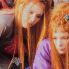 Valérie Bony et Mylène Farmer - Tournage du clip L'Âme-Stram-Gram - Photographe : Claude Gassian