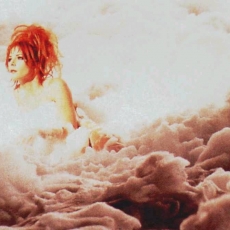 Mylène Farmer - Clip L'Instant X - Photographe : Claude Gassian