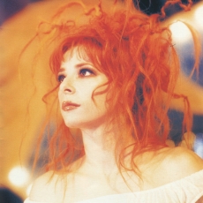 Mylène Farmer - Clip Optimistique-moi - Février 2000