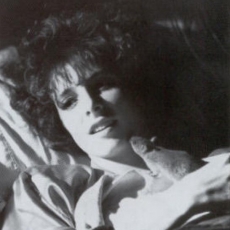 Mylène Farmer - Clip Plus Grandir - 1985