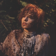 Mylène Farmer - Clip Pourvu qu'elles soient douces - Photographe : Marianne Rosenstiehl - 1988