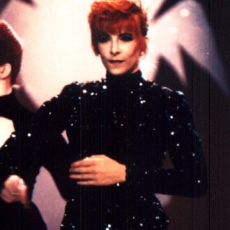 Mylène Farmer chante Pourvu qu'elles soient douces dans l'émission Cocoparadise sur TF1 le 16 novembre 1988