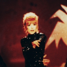 Mylène Farmer chante Pourvu qu'elles soient douces dans l'émission Cocoparadise sur TF1 le 16 novembre 1988