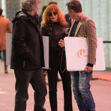 Laurent Boutonnat, Mylène Farmer et Anthony Souchet à la sortie du concert des Rolling Stones à l'U Arena le 19 octobre 2017