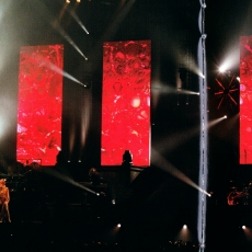 Mylène Farmer chante "Peut-être toi" - Avant que l'ombre... à Bercy - Photographe : Claude Gassian