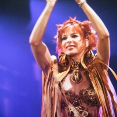 Mylène Farmer chante "XXL" - Avant que l'ombre... à Bercy - Photographe : Claude Gassian