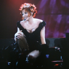 Mylène Farmer chante "Q.I" - Avant que l'ombre... à Bercy - Photographe : Claude Gassian