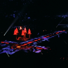 Mylène Farmer - Ange, parle-moi - Concerts Avant que l'ombre... à Bercy - Photographe : Claude Gassian