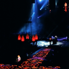 Mylène Farmer - Ange, parle-moi - Concerts Avant que l'ombre... à Bercy - Photographe : Claude Gassian