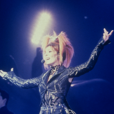 Mylène Farmer - Mylenium Tour - Optimistique-moi - Photographe : Claude Gassian