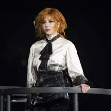 Mylène Farmer chante "Libertine" - Nevermore - Photographe : Robin