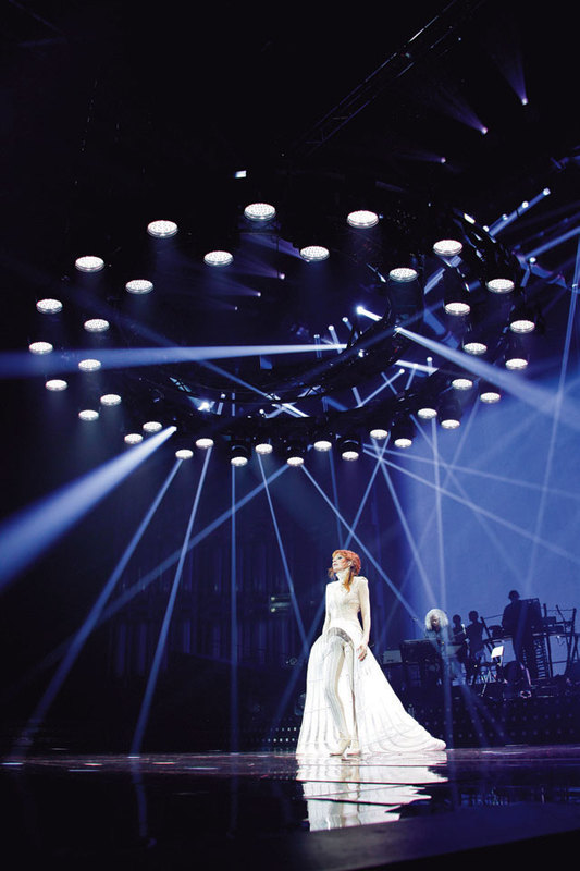 mylene-farmer-concerts-timeless-2013-029