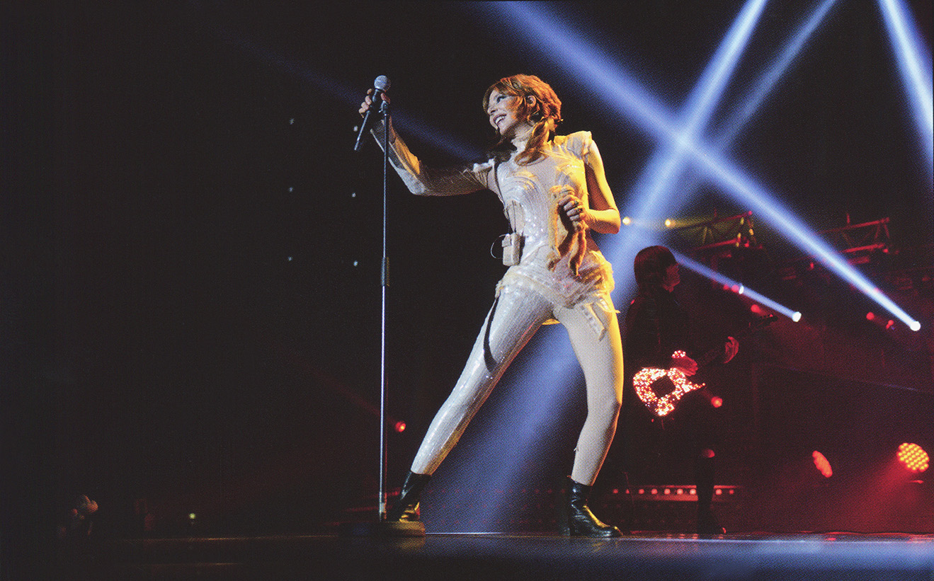 mylene-farmer-concerts-timeless-2013-063