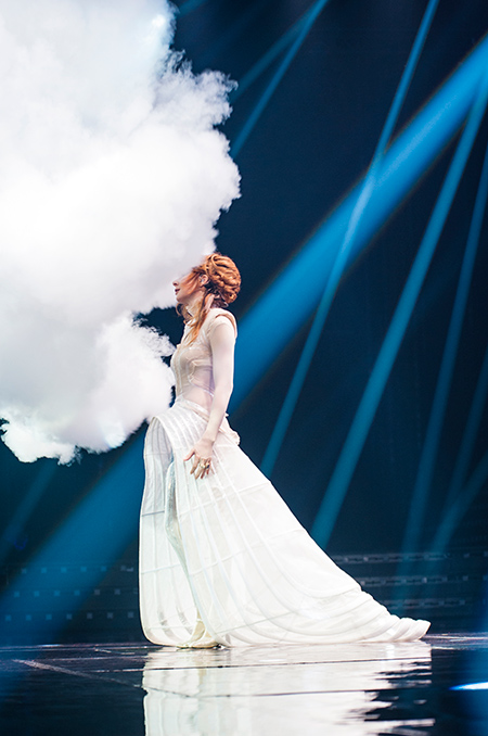 mylene-farmer-concerts-timeless-2013-095