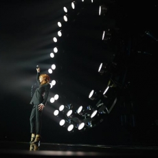 Mylène Farmer chante "XXL" - Timeless 2013 - Photographe : Nathalie Delépine