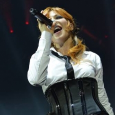 mylene-farmer-concerts-timeless-2013-044