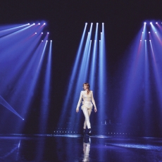 Mylène Farmer chante "C'est une belle journée" - Timeless 2013