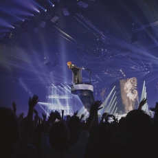 Mylène Farmer chante "Bleu Noir" - Timeless 2013