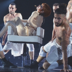 Mylène Farmer chante "Oui mais... Non" - Timeless 2013