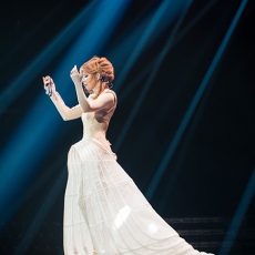 mylene-farmer-concerts-timeless-2013-094