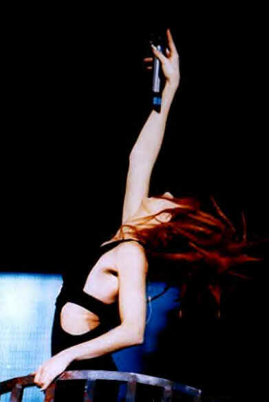 mylene-farmer-tour-1996-claude-gassian-1103