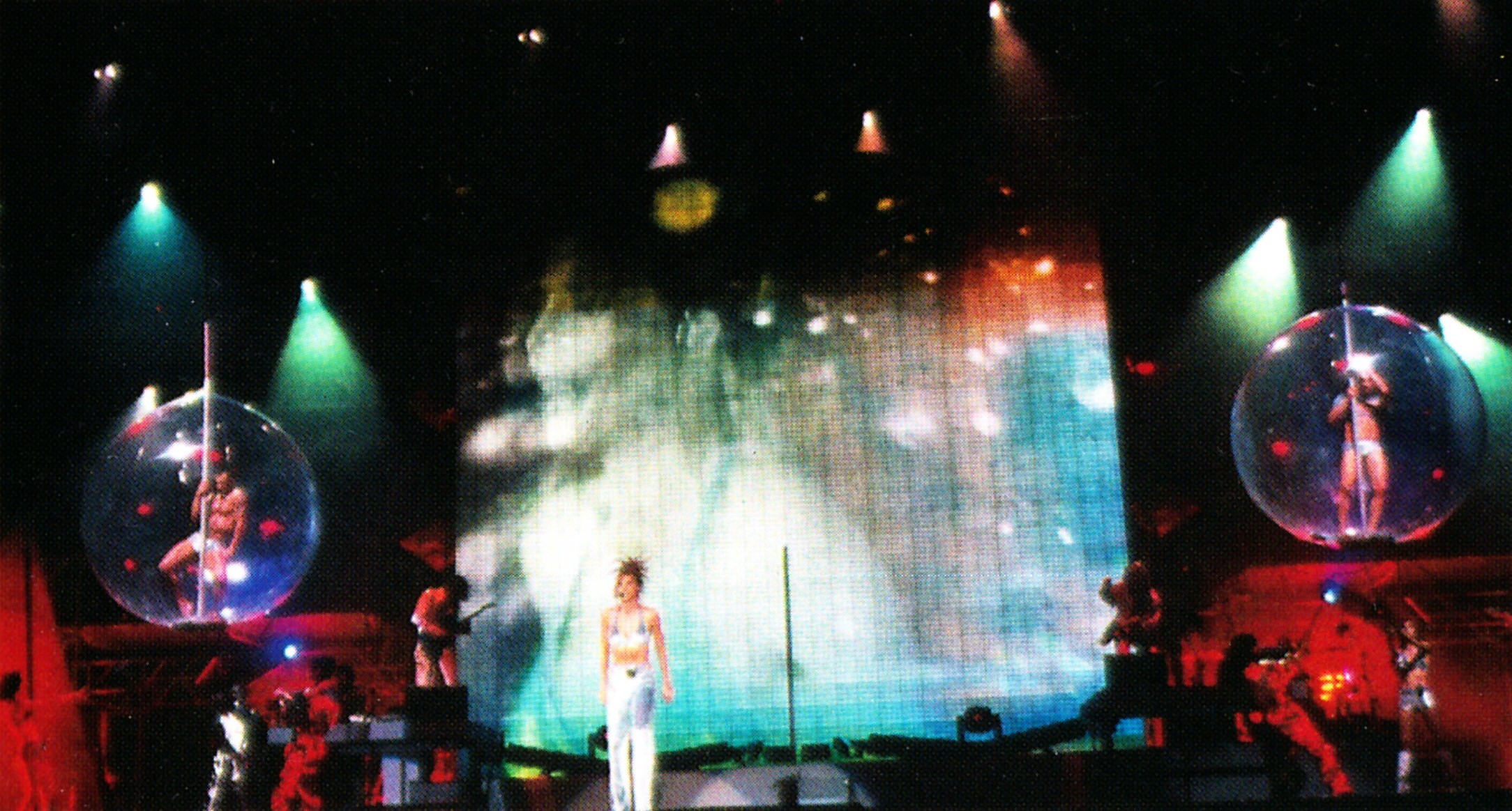 mylene-farmer-tour-1996-claude-gassian-218