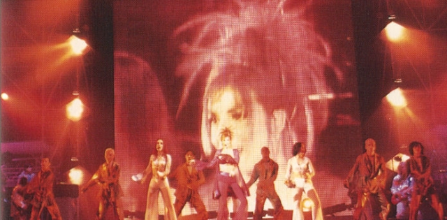 mylene-farmer-tour-1996-claude-gassian-301