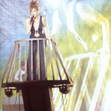 Mylène Farmer - XXL - Tour 1996 - Photographe : Claude Gassian