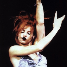 Mylène Farmer - California - Tour 1996 - Photographe : Claude Gassian