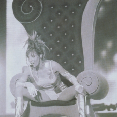 Mylène Farmer - Tour 1996 - Libertine - Photographe : Claude Gassian