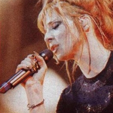 Mylène Farmer - Comme j'ai mal - Tour 1996 - Photographe : Claude Gassian